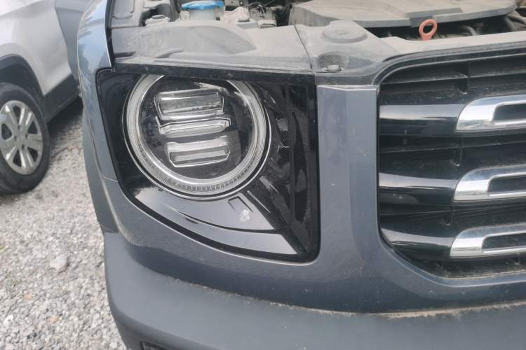 Used Haval DARGO 2021 2.0T DCT All-Wheel-Drive "Hao Tian Quan" Edition Right Front Headlight