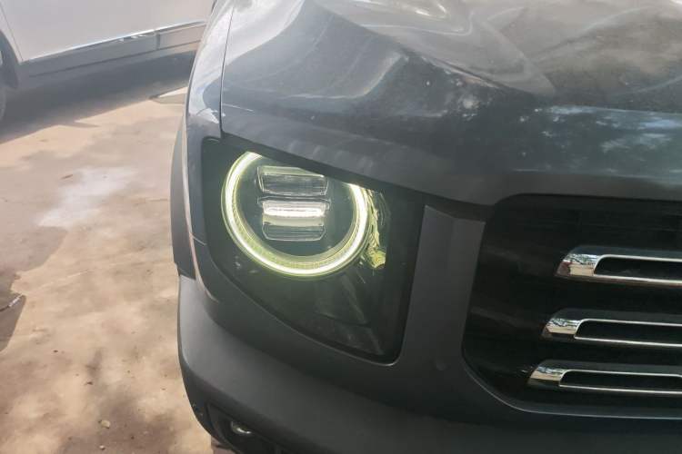 Used Haval DARGO 2021 2.0T DCT Two-Wheel Drive Chinese Mastiff Edition Right Front Headlight