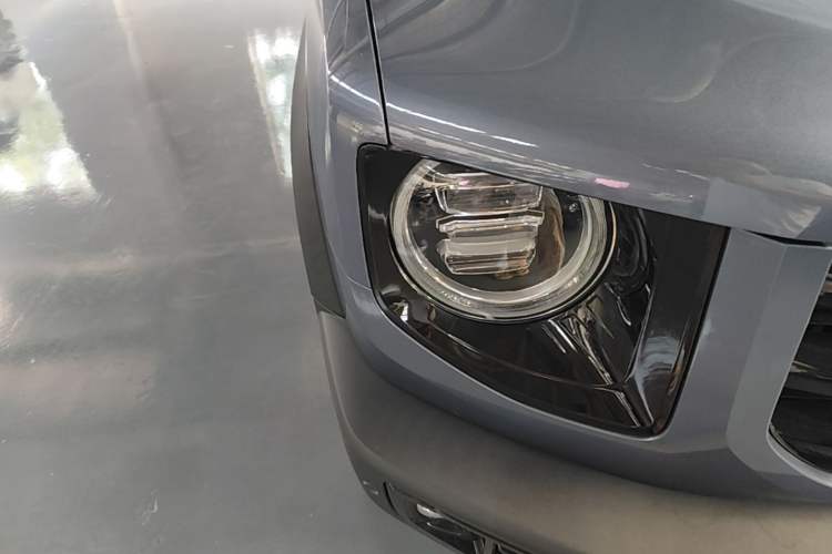 Used Haval DARGO 2021 2.0T DCT Two-Wheel Drive Chinese Mastiff Edition Right Front Headlight