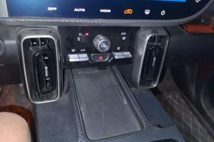 Used Haval DARGO 2021 1.5T DCT Two-Wheel Drive "Mǎquǎn" Edition Audio And AC Panel
