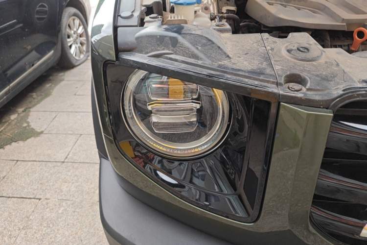 Used Haval DARGO 2021 2.0T DCT All-Wheel-Drive "Hao Tian Quan" Edition Right Front Headlight