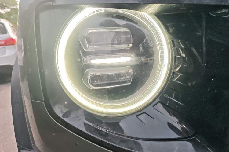Used Haval DARGO 2021 1.5T DCT Two-Wheel Drive Border Collie Edition Right Front Headlight