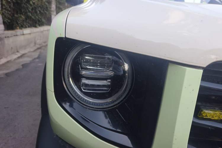Used Haval DARGO 2021 Revised Version 2.0T DCT Four-Wheel Drive "Hao Tian Que" Edition Right Front Headlight