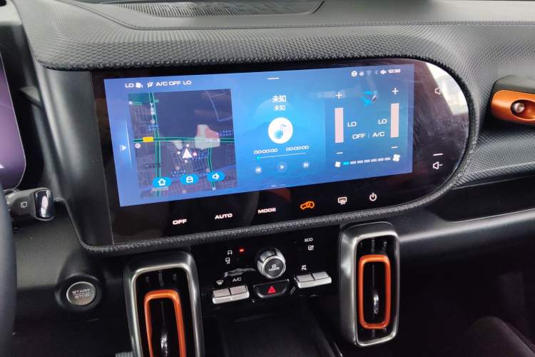 Used Haval DARGO 2021 2.0T DCT Two-Wheel Drive Chinese Mastiff Edition Audio And AC Panel