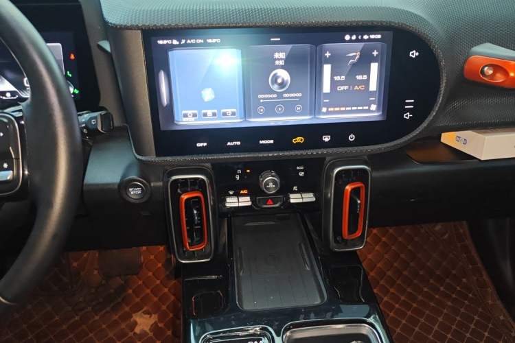 Used Haval DARGO 2021 1.5T DCT Two-Wheel Drive "Mǎquǎn" Edition Audio And AC Panel