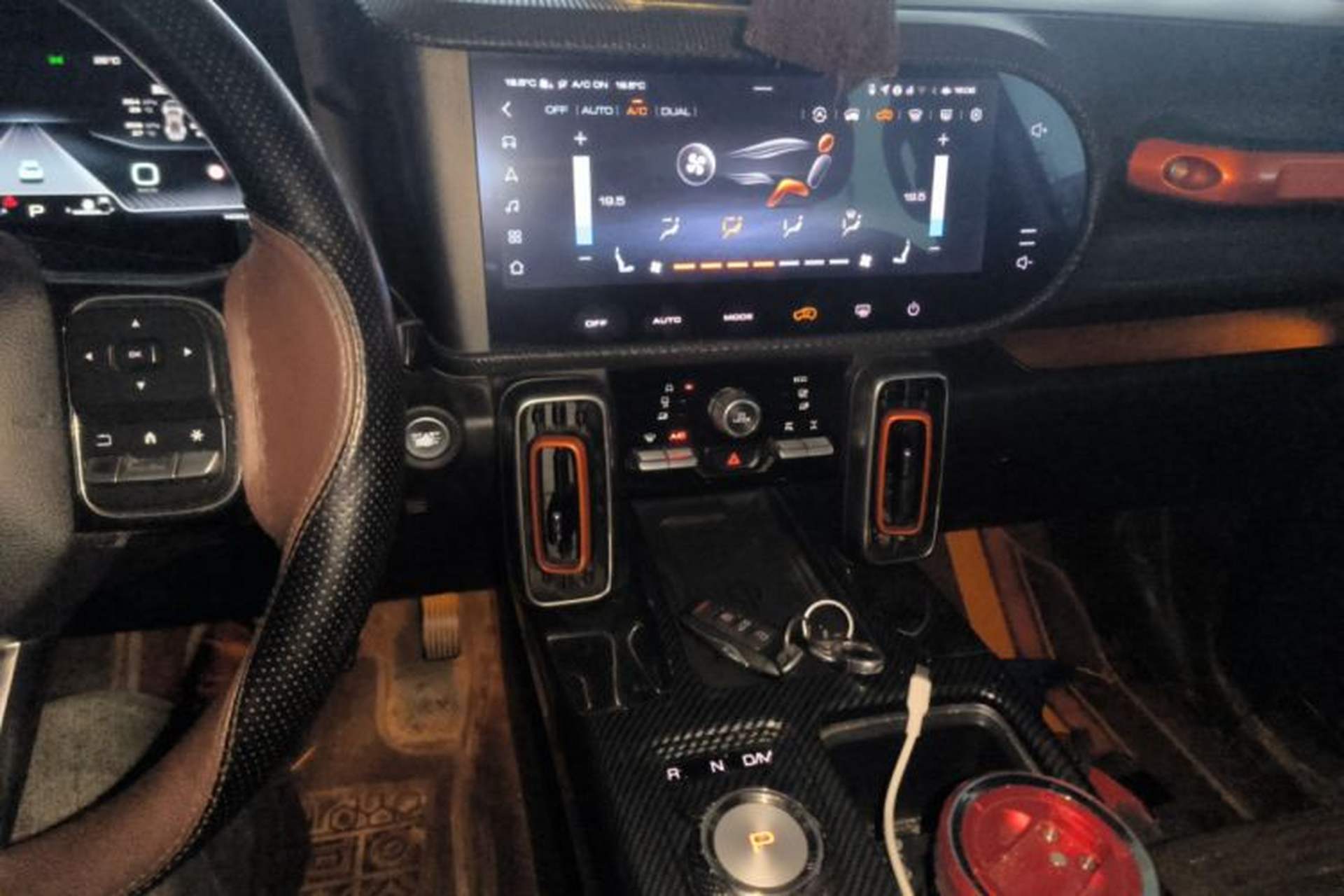 Used Haval DARGO 2021 Revised Version 2.0T DCT Four-Wheel Drive "Hao Tian Que" Edition Audio And AC Panel