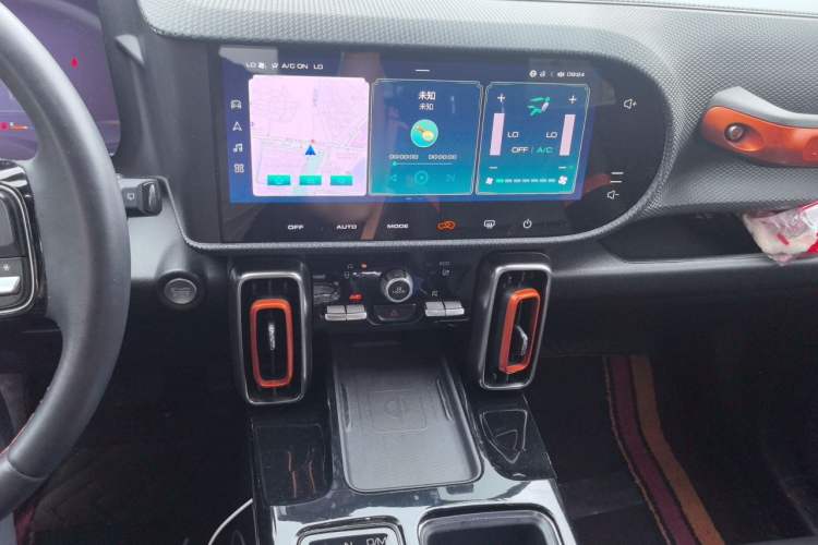 Used Haval DARGO 2021 1.5T DCT Two-Wheel Drive "Mǎquǎn" Edition Audio And AC Panel