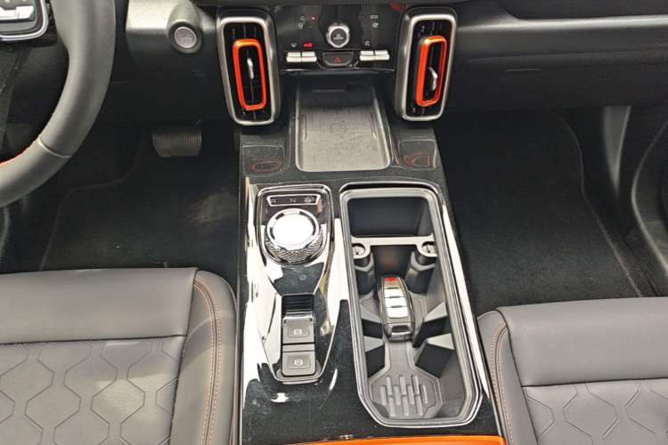 Used Haval DARGO 2021 1.5T DCT Two-Wheel Drive "Mǎquǎn" Edition Gear Lever