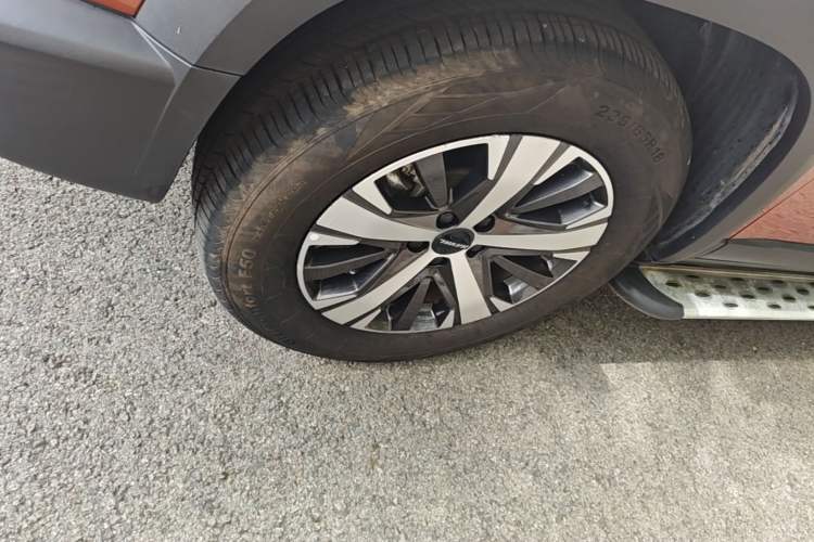 Used Haval DARGO 2021 1.5T DCT Two-Wheel Drive Labrador Edition Left Front Wheel Hub