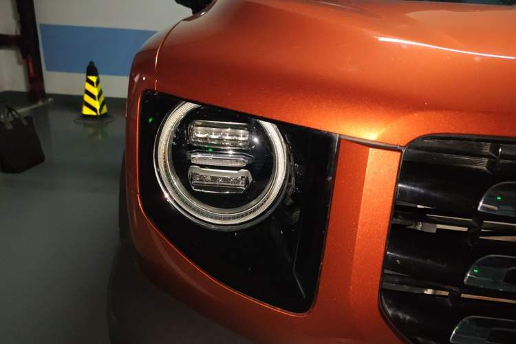 Used Haval DARGO 2021 1.5T DCT Two-Wheel Drive Border Collie - Wangcai Edition Right Front Headlight