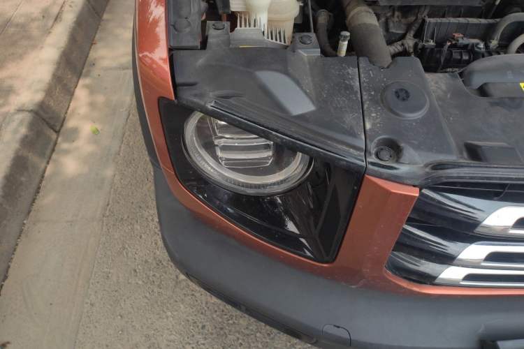Used Haval DARGO 2021 1.5T DCT Two-Wheel Drive Labrador Edition Right Front Headlight