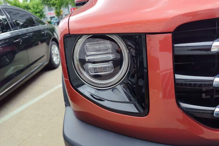 Used Haval DARGO 2021 1.5T DCT Two-Wheel Drive Border Collie Edition Right Front Headlight