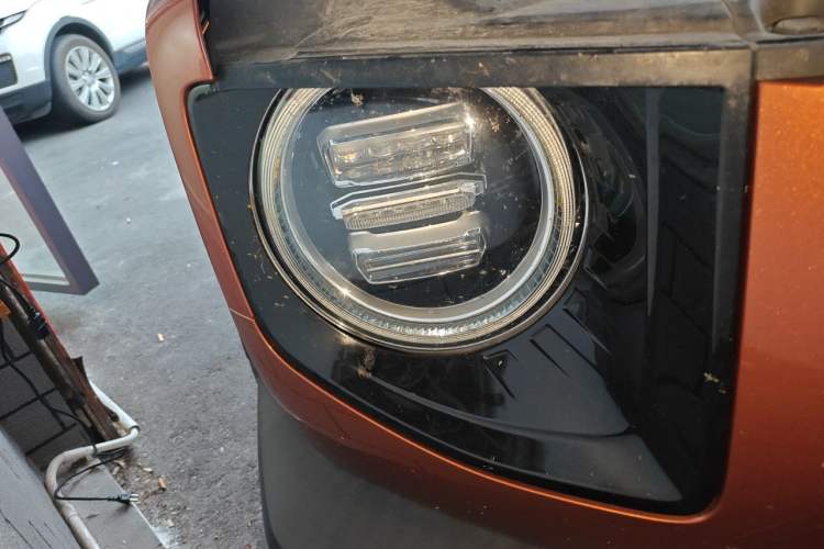 Used Haval DARGO 2021 2.0T DCT Two-Wheel Drive Chinese Mastiff Edition Right Front Headlight
