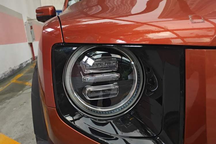 Used Haval DARGO 2021 1.5T DCT Two-Wheel Drive "Mǎquǎn" Edition Right Front Headlight