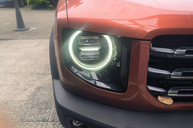 Used Haval DARGO 2021 1.5T DCT Two-Wheel Drive "Mǎquǎn" Edition Right Front Headlight