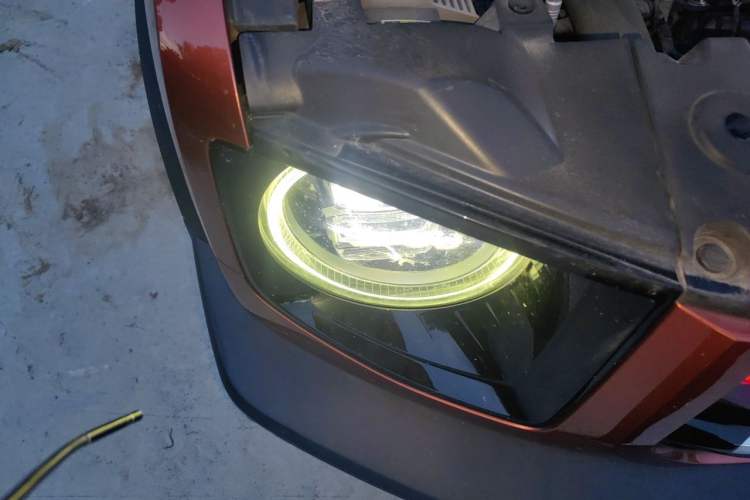 Used Haval DARGO 2021 1.5T DCT Two-Wheel Drive Border Collie Edition Right Front Headlight