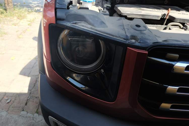 Used Haval DARGO 2021 1.5T DCT Two-Wheel Drive Labrador Edition Right Front Headlight