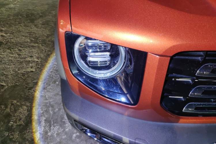Used Haval DARGO 2021 Revised Version 2.0T DCT Four-Wheel Drive "Hao Tian Que" Edition Right Front Headlight