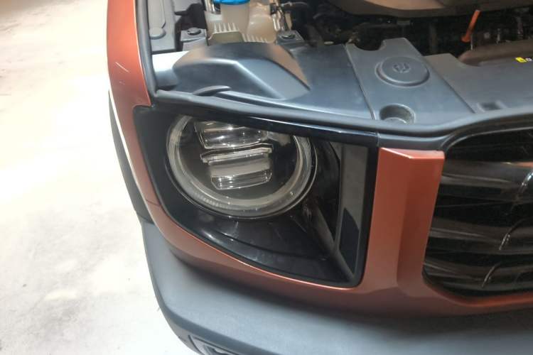 Used Haval DARGO 2021 Revised Version 2.0T DCT Four-Wheel Drive "Hao Tian Que" Edition Right Front Headlight