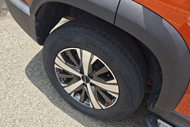 Used Haval DARGO 2021 1.5T DCT Two-Wheel Drive Labrador Edition Right Rear Wheel Hub