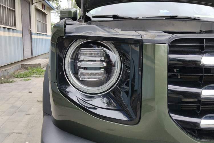 Used Haval DARGO 2021 Revised Version 2.0T DCT Four-Wheel Drive "Hao Tian Que" Edition Right Front Headlight
