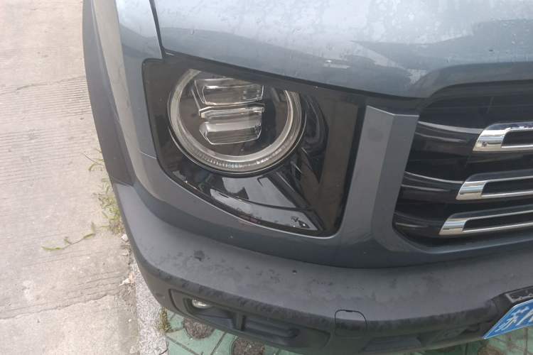 Used Haval DARGO 2021 1.5T DCT Two-Wheel Drive Border Collie Edition Right Front Headlight