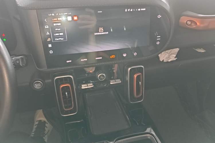 Used Haval DARGO 2021 2.0T DCT Two-Wheel Drive Chinese Mastiff Edition Audio And AC Panel