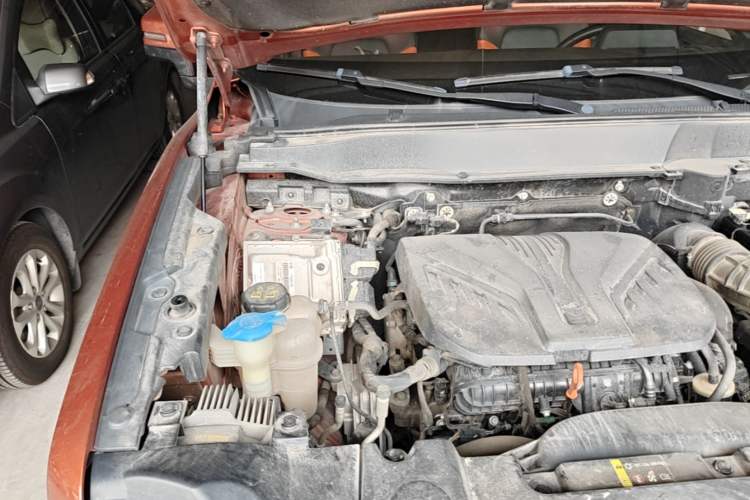 Used Haval DARGO 2021 2.0T DCT Two-Wheel Drive Chinese Mastiff Edition Engine Bay Right