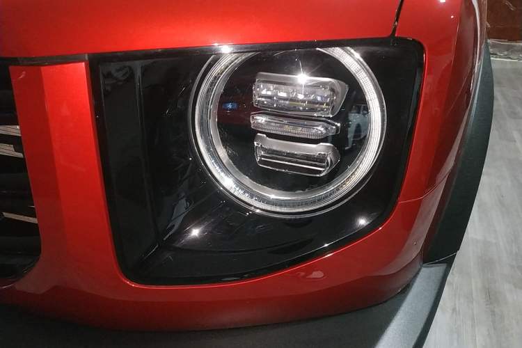 Used Haval DARGO 2021 2.0T DCT All-Wheel-Drive "Hao Tian Quan" Edition Left Front Headlight