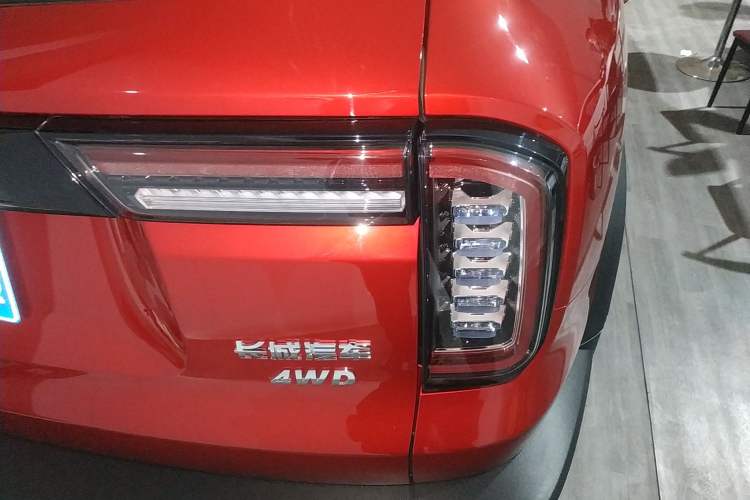 Used Haval DARGO 2021 2.0T DCT All-Wheel-Drive "Hao Tian Quan" Edition Right Rear Taillight