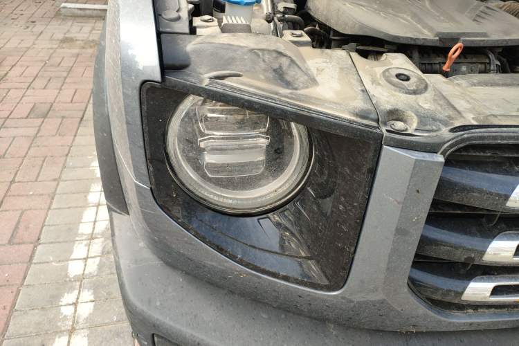 Used Haval DARGO 2021 2.0T DCT All-Wheel-Drive "Hao Tian Quan" Edition Right Front Headlight