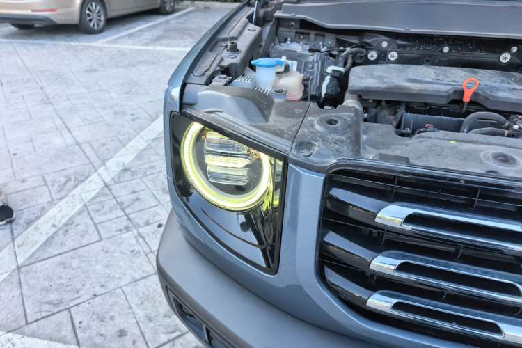 Used Haval DARGO 2021 1.5T DCT Two-Wheel Drive Husky Edition Right Front Headlight