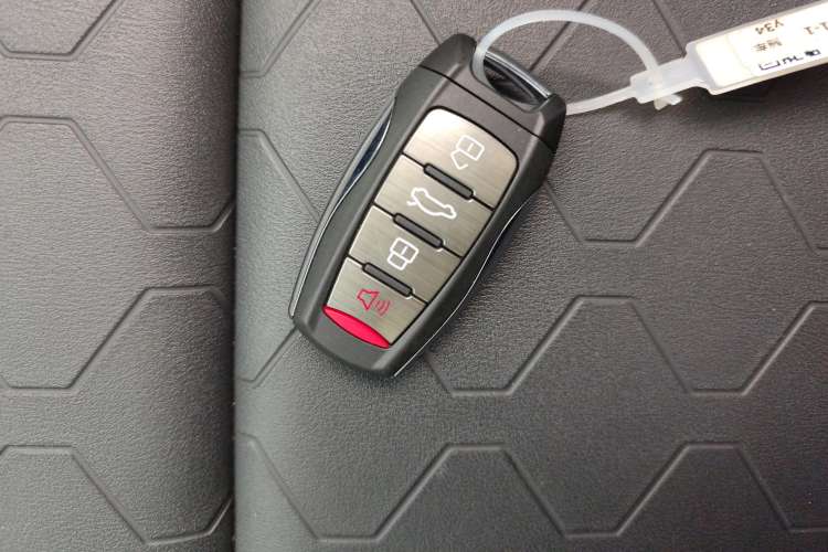 Used Haval DARGO 2021 2.0T DCT 4x4 Chinese Rural Dog Edition Vehicle Key