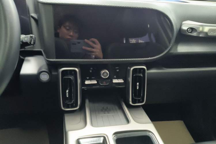 Used Haval DARGO 2021 1.5T DCT Two-Wheel Drive Labrador Edition Audio And AC Panel