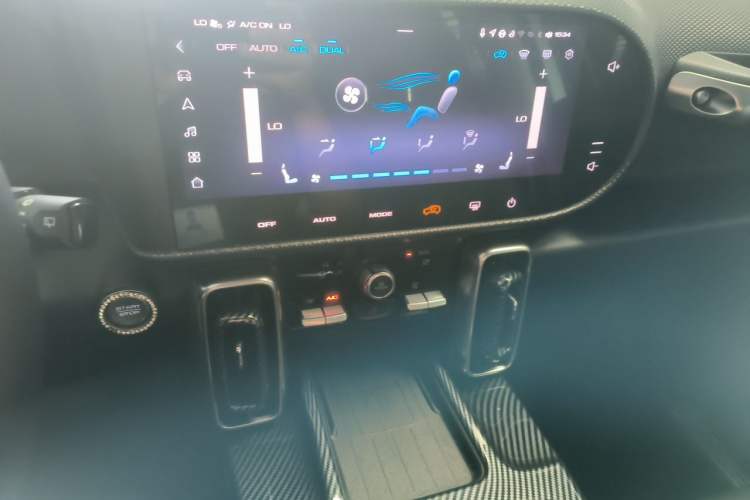 Used Haval DARGO 2021 1.5T DCT Two-Wheel Drive Border Collie Edition Audio And AC Panel