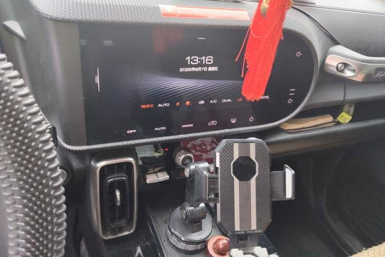 Used Haval DARGO 2021 2.0T DCT Two-Wheel Drive Chinese Mastiff Edition Audio And AC Panel