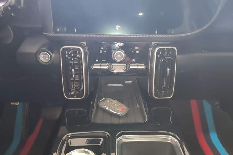 Used Haval DARGO 2021 1.5T DCT Two-Wheel Drive Border Collie Edition Audio And AC Panel