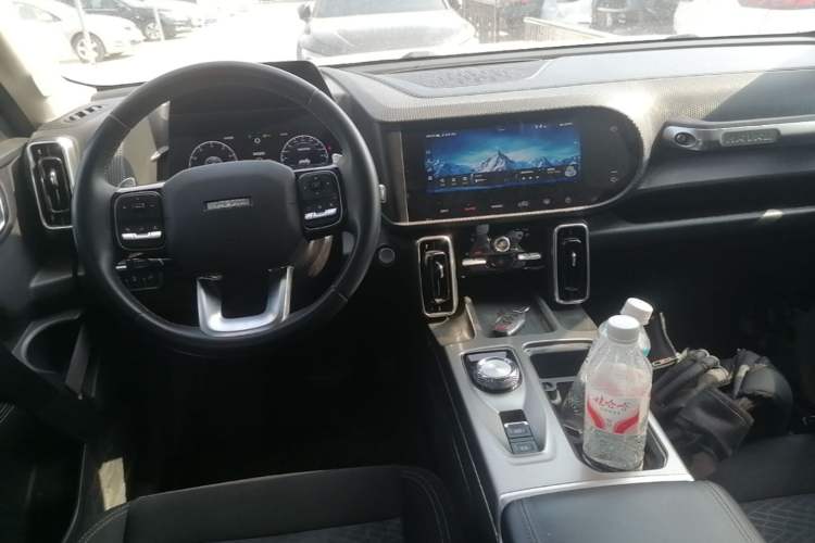 Used Haval DARGO 2021 1.5T DCT Two-Wheel Drive Husky Edition Center Console