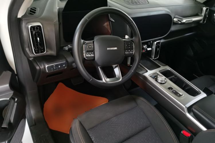 Used Haval DARGO 2021 1.5T DCT Two-Wheel Drive Husky Edition Center Console