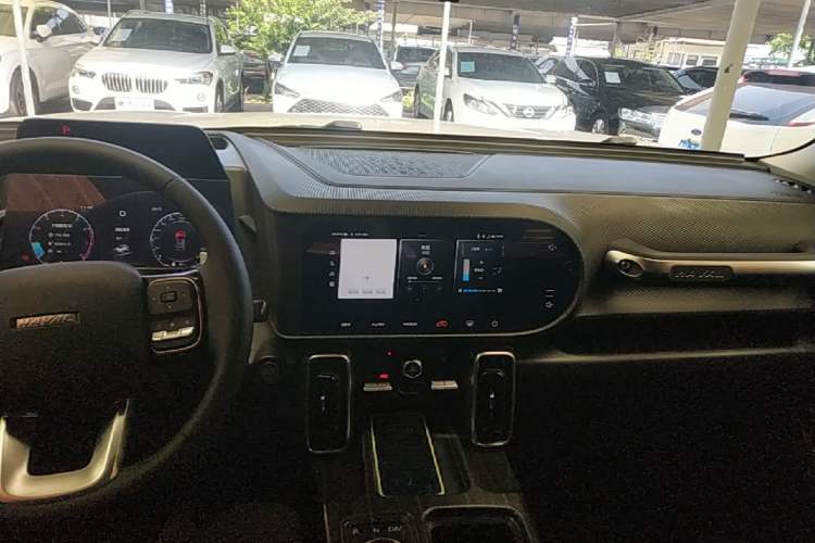 Used Haval DARGO 2021 1.5T DCT Two-Wheel Drive Husky Edition Center Console