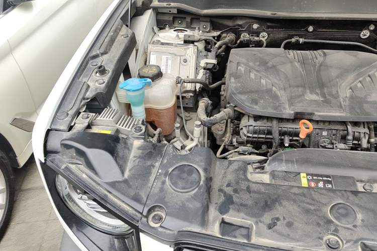 Used Haval DARGO 2021 2.0T DCT Two-Wheel Drive Chinese Mastiff Edition Engine Bay Right