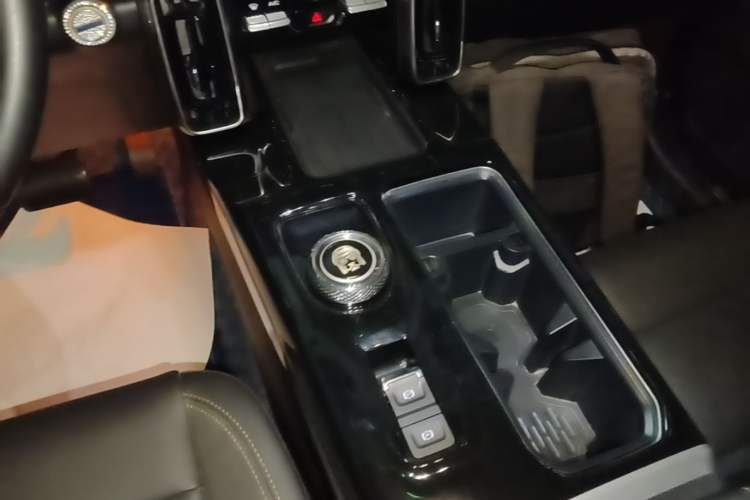 Used Haval DARGO 2021 Revised Version 2.0T DCT Four-Wheel Drive "Hao Tian Que" Edition Gear Lever