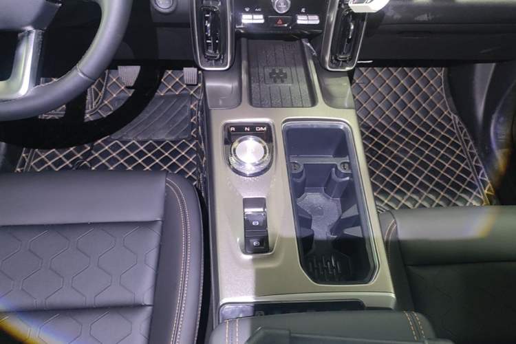 Used Haval DARGO 2021 1.5T DCT Two-Wheel Drive Labrador Edition Gear Lever