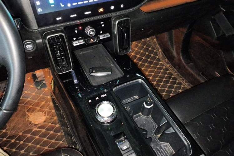 Used Haval DARGO 2021 1.5T DCT Two-Wheel Drive "Mǎquǎn" Edition Gear Lever