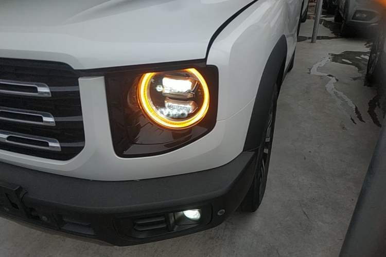 Used Haval DARGO 2021 1.5T DCT Two-Wheel Drive Border Collie Edition Left Front Headlight