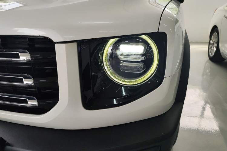 Used Haval DARGO 2021 1.5T DCT Two-Wheel Drive Labrador Edition Left Front Headlight