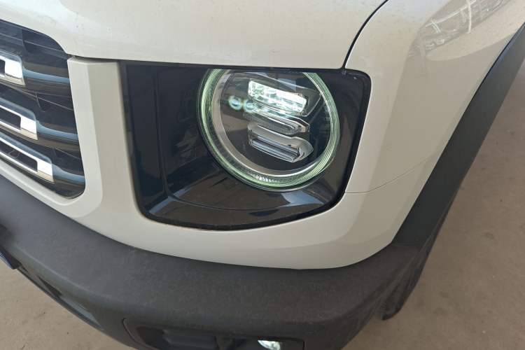 Used Haval DARGO 2021 1.5T DCT Two-Wheel Drive Labrador Edition Left Front Headlight