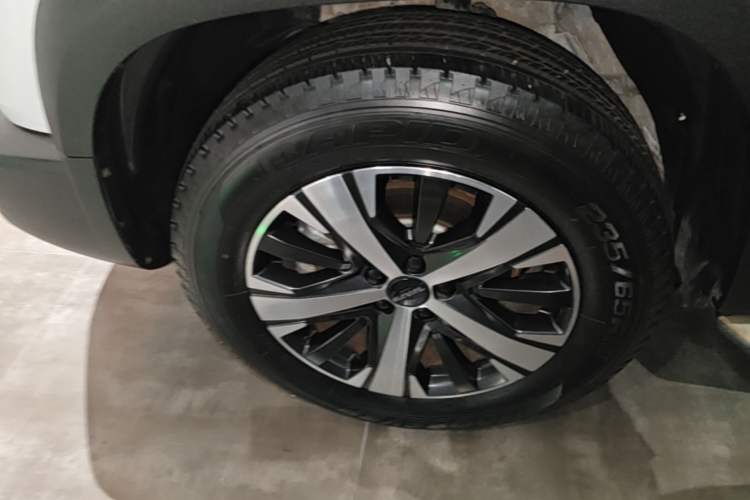 Used Haval DARGO 2021 1.5T DCT Two-Wheel Drive Labrador Edition Left Front Wheel Hub