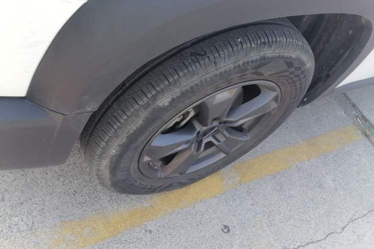 Used Haval DARGO 2021 1.5T DCT Two-Wheel Drive Husky Edition Left Front Wheel Hub