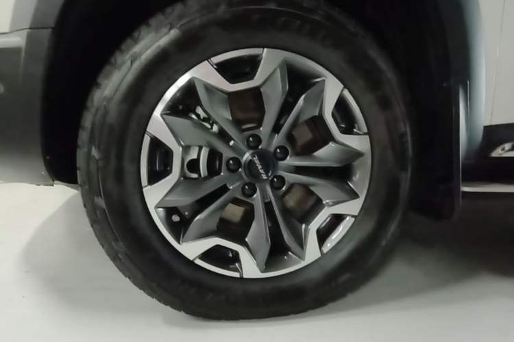 Used Haval DARGO 2021 Revised Version 2.0T DCT Four-Wheel Drive "Hao Tian Que" Edition Left Front Wheel Hub